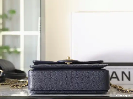 Firstbag Ru FLAP WITH MEDIUM BAG HANDLE TOP CHANEL 0610